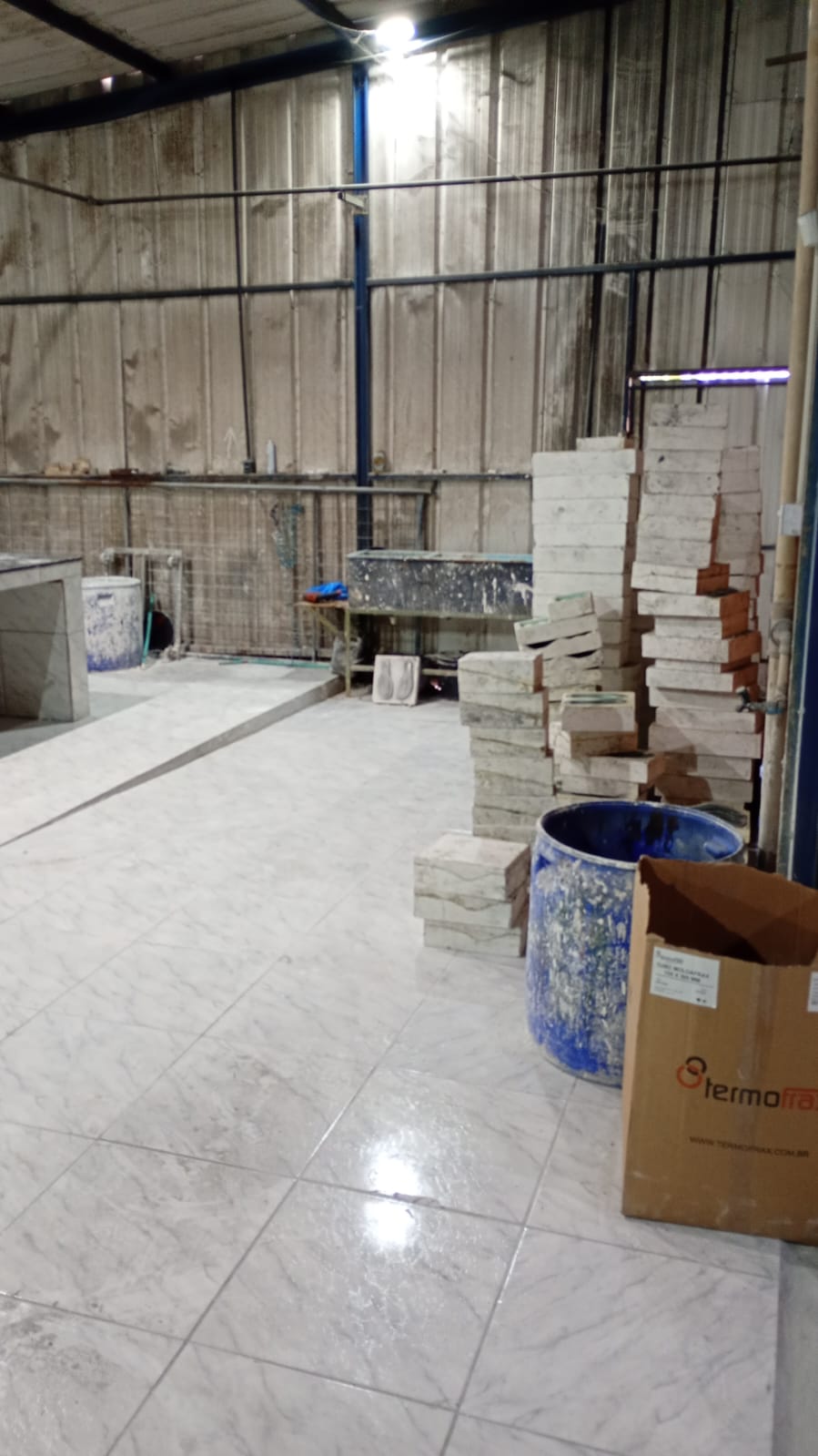 Pátio interno de produção