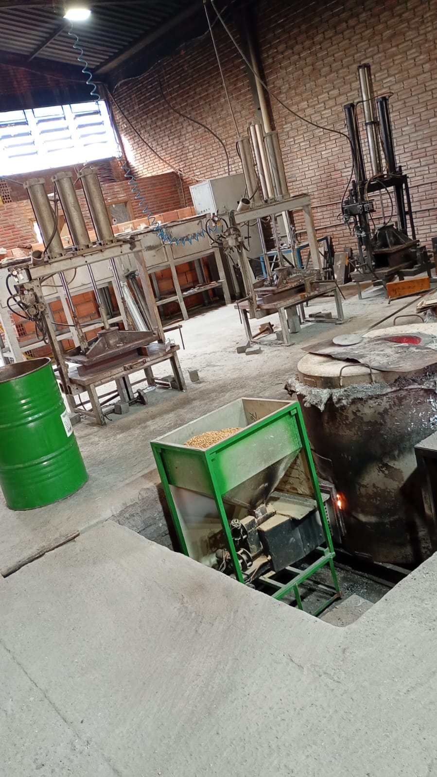 Forno e equipamentos de fundição